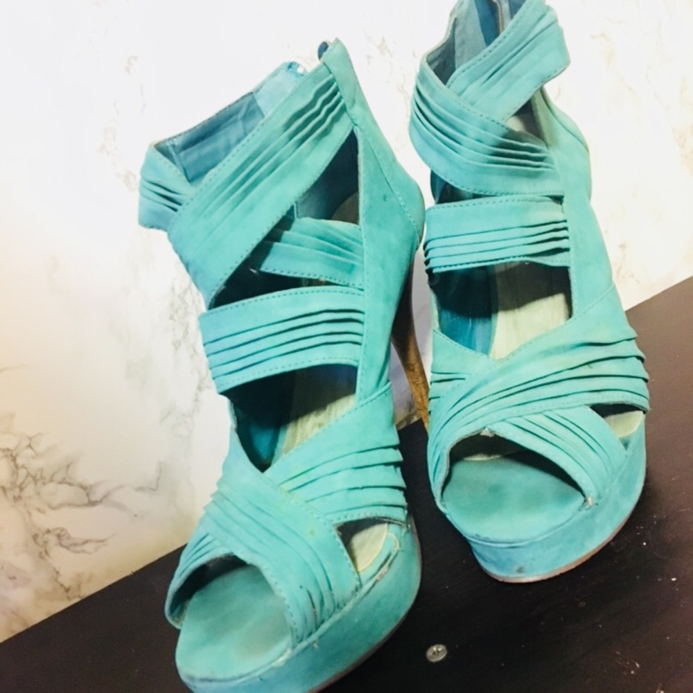 Heels - Picture 3 of 6